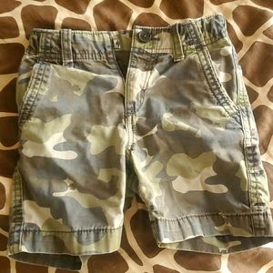 Camo shorts 2T